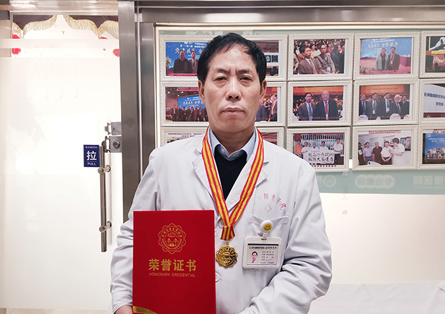 【喜报】颠康医院丁春、胡水龙主任荣获贵州省“最美劳动者”称号